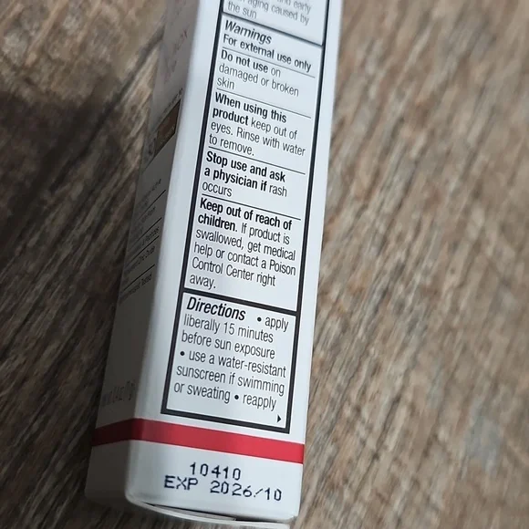 EltaMD UV AOX Eye Cream - White and Red - Picture 4 of 4